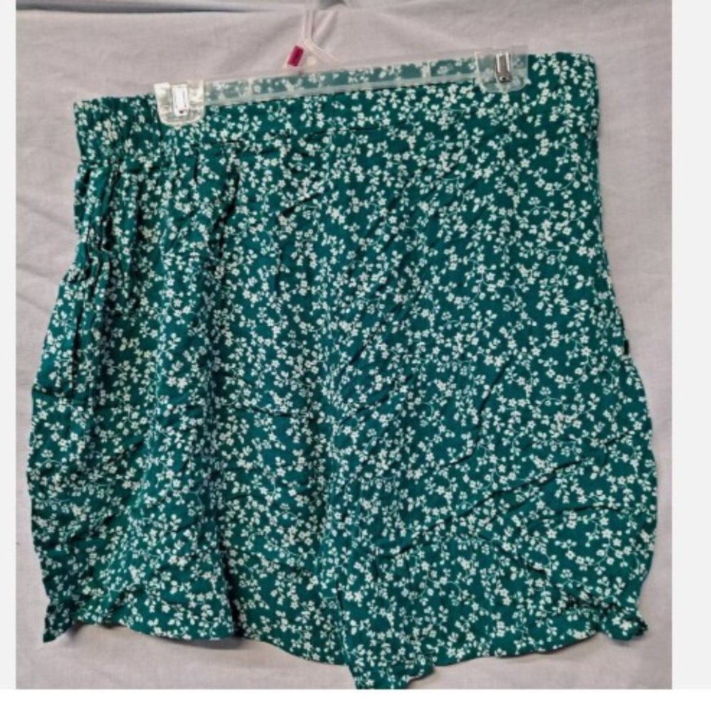 West Loop Green & White Floral Women's Elastic Waist Drawstring Shorts NWT